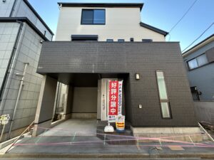 【外観写真】 モダンな外観 ・ビルトイン駐車場