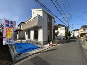 立体感のあるフォルムが印象的な外観。 シンプルながら、素材感で魅せるデザイン。 立体感のあるフォルムが印象的な外観。 シンプルながら、素材感で魅せるデザイン。